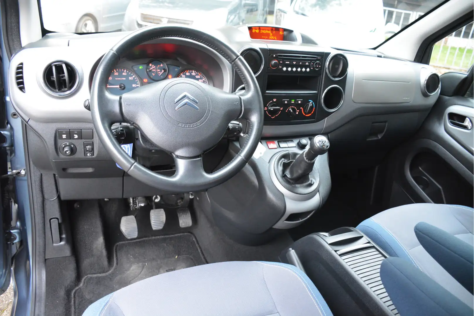 Citroen Berlingo 1.6 VTi 120 XTR Airco Cruise Control Panorama dak Grijs - 2