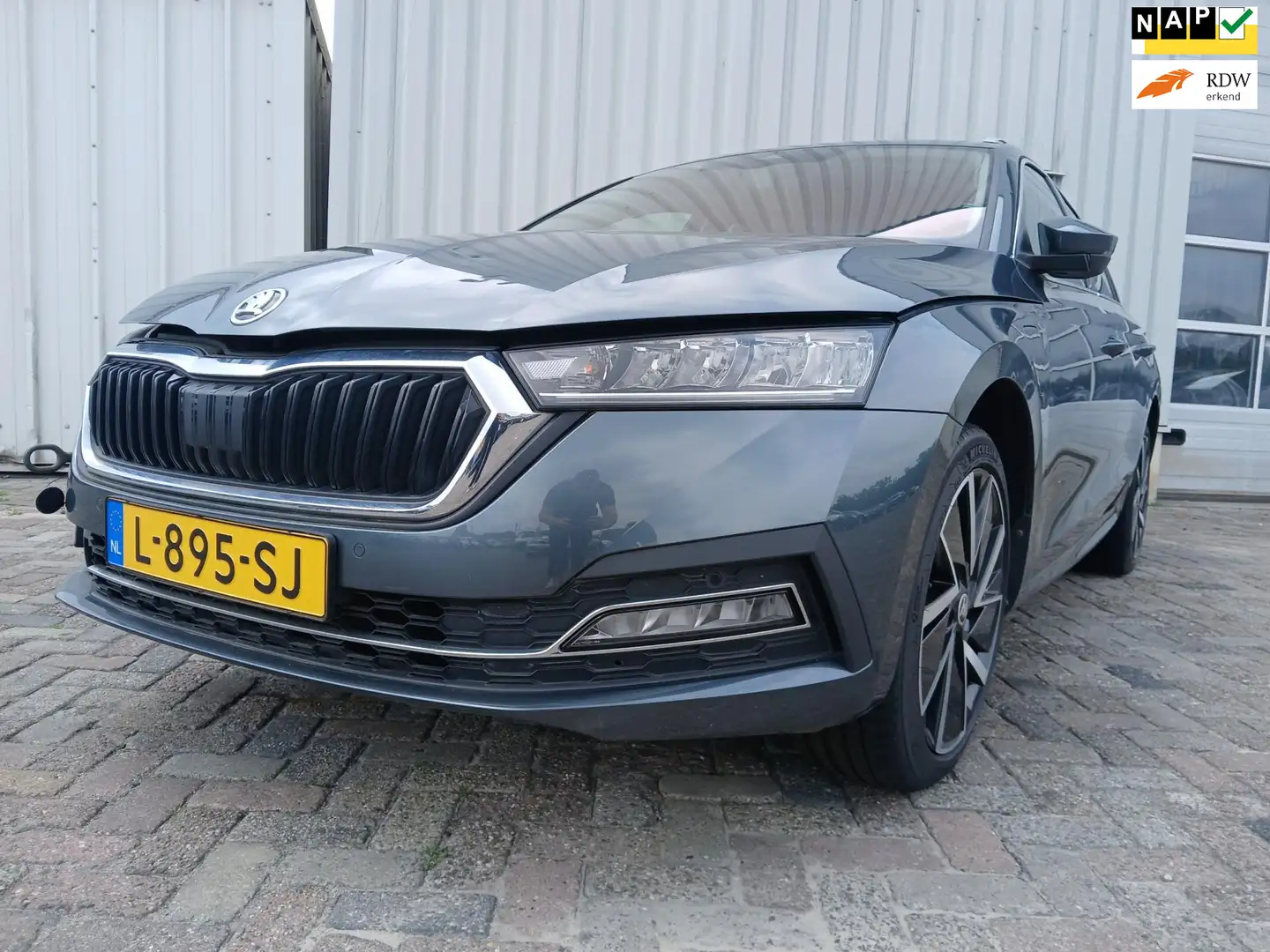 Skoda Octavia Combi 1.4 TSI iV PHEV Business Edition - Clima - C Grijs - 1