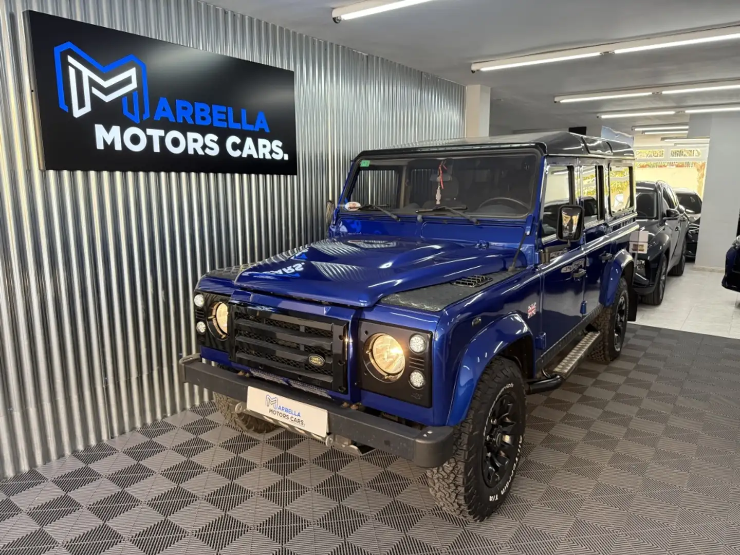 Land Rover Defender 110 SW SE Bleu - 1