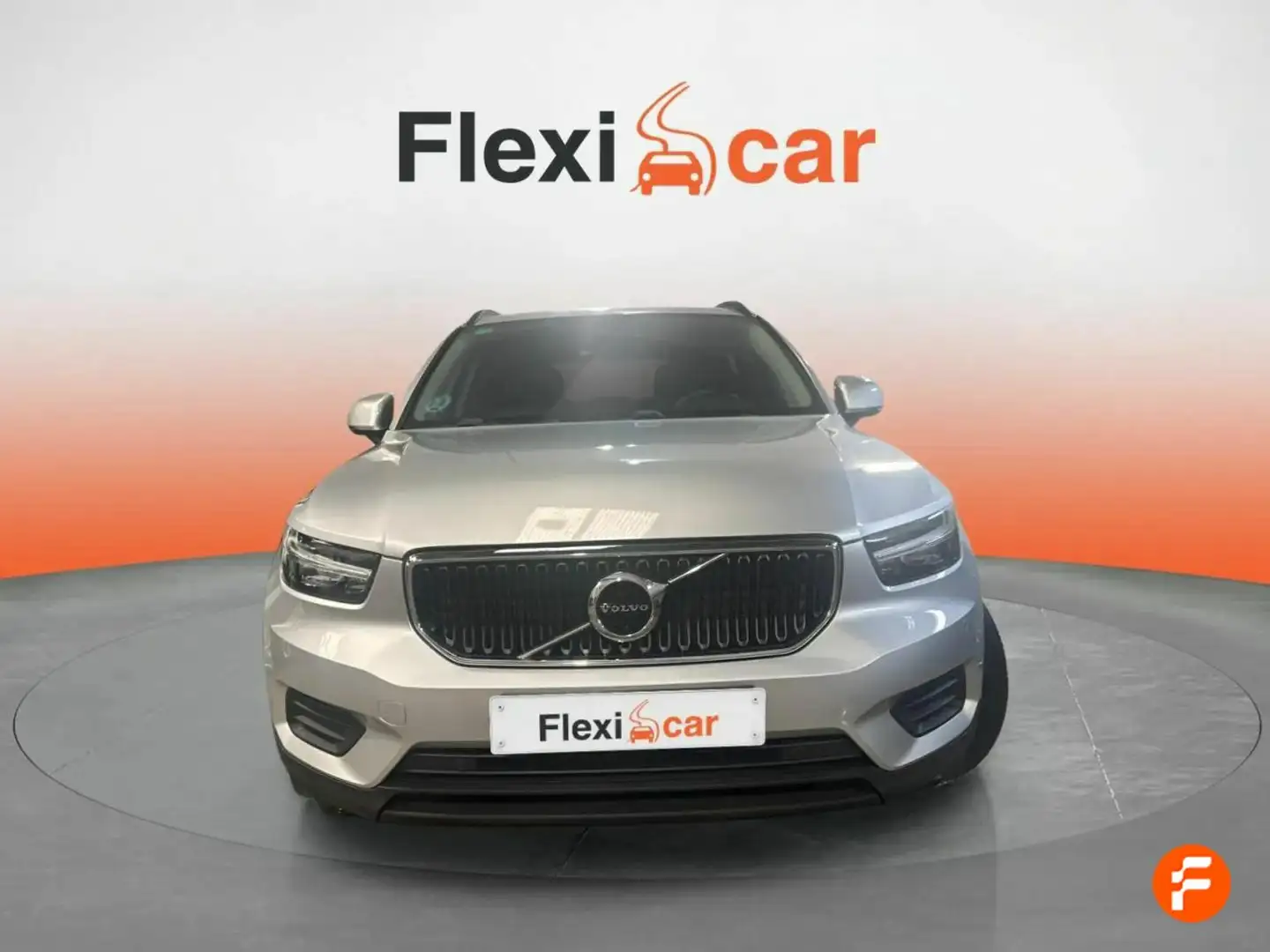 Volvo XC40 T3 Momentum Gris - 2