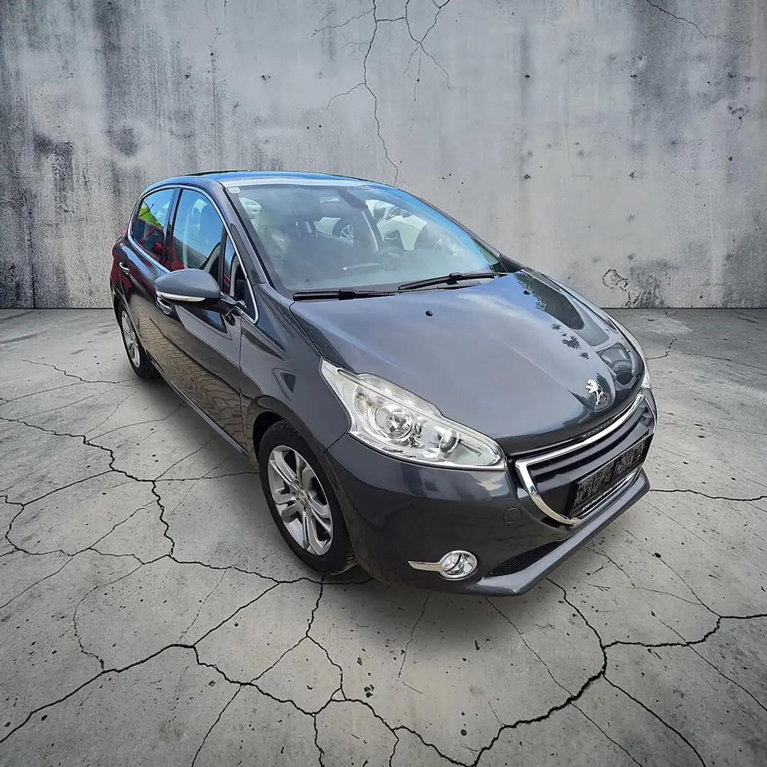 Peugeot 208 1.2 VTi 82 Allure Silber - 1