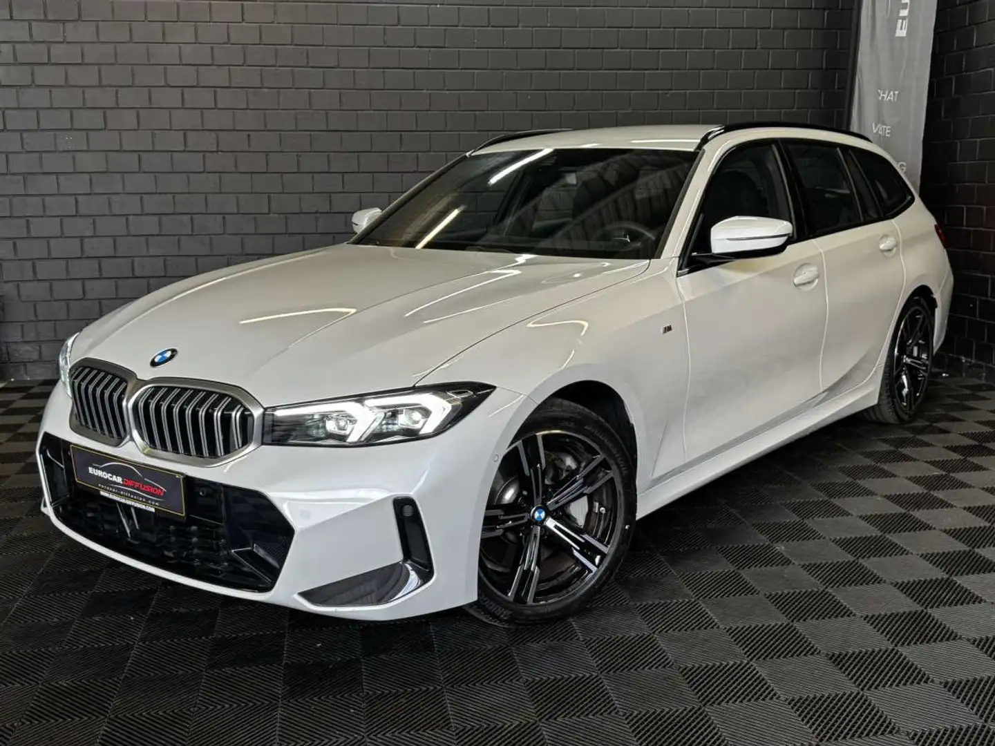 BMW 330 330iA xDrive M-Sport Touring 245CV*Hayon*ACC*Siège Blanc - 1