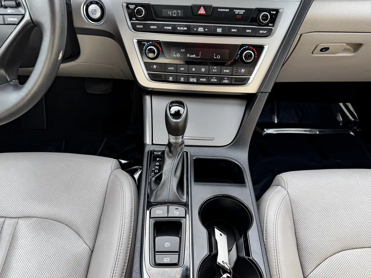 Hyundai SONATA снимка Hyundai SONATA