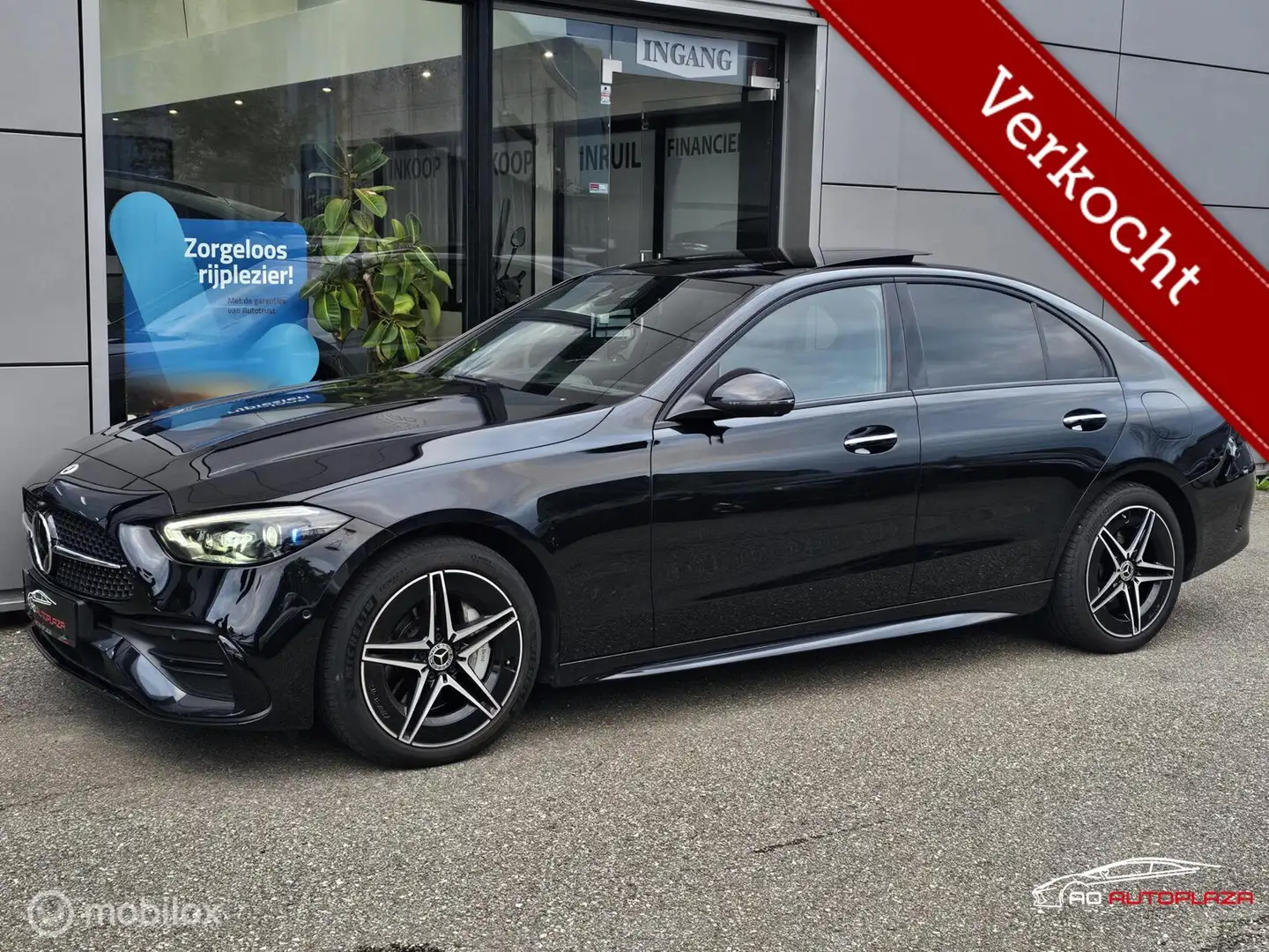 Mercedes-Benz C 300 e AMG Line Panorama/360/HUD/Stoelventilatie/Leder Zwart - 1