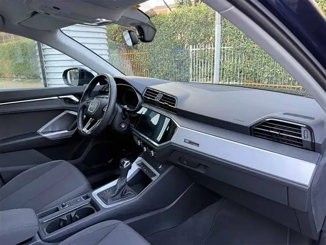 Audi Q3 view 26