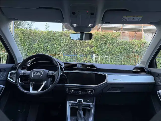 Audi Q3 view 28