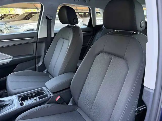 Audi Q3 view 24