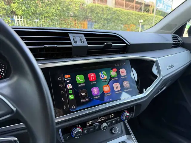 Audi Q3 view 18