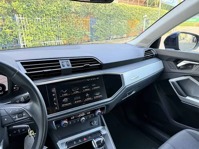 Audi Q3 view 15