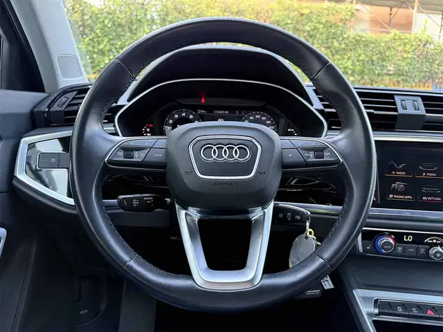 Audi Q3 view 11