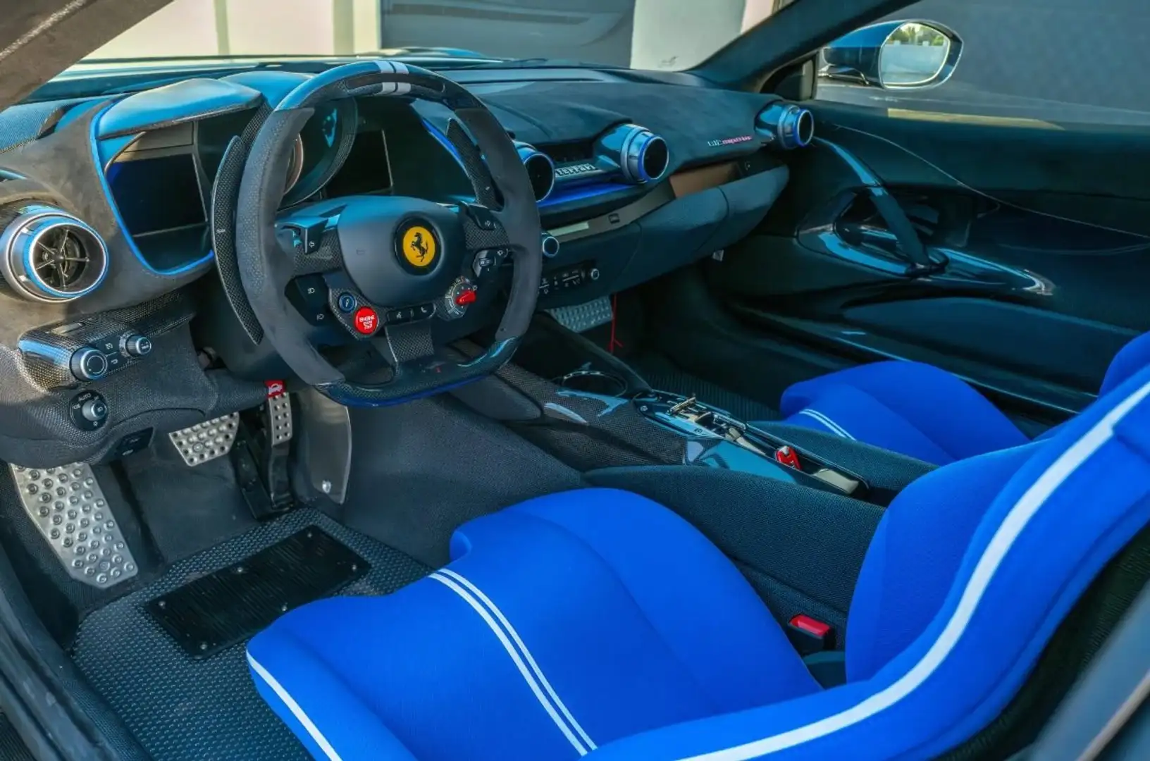 Ferrari 812 Competizione Modrá - 2