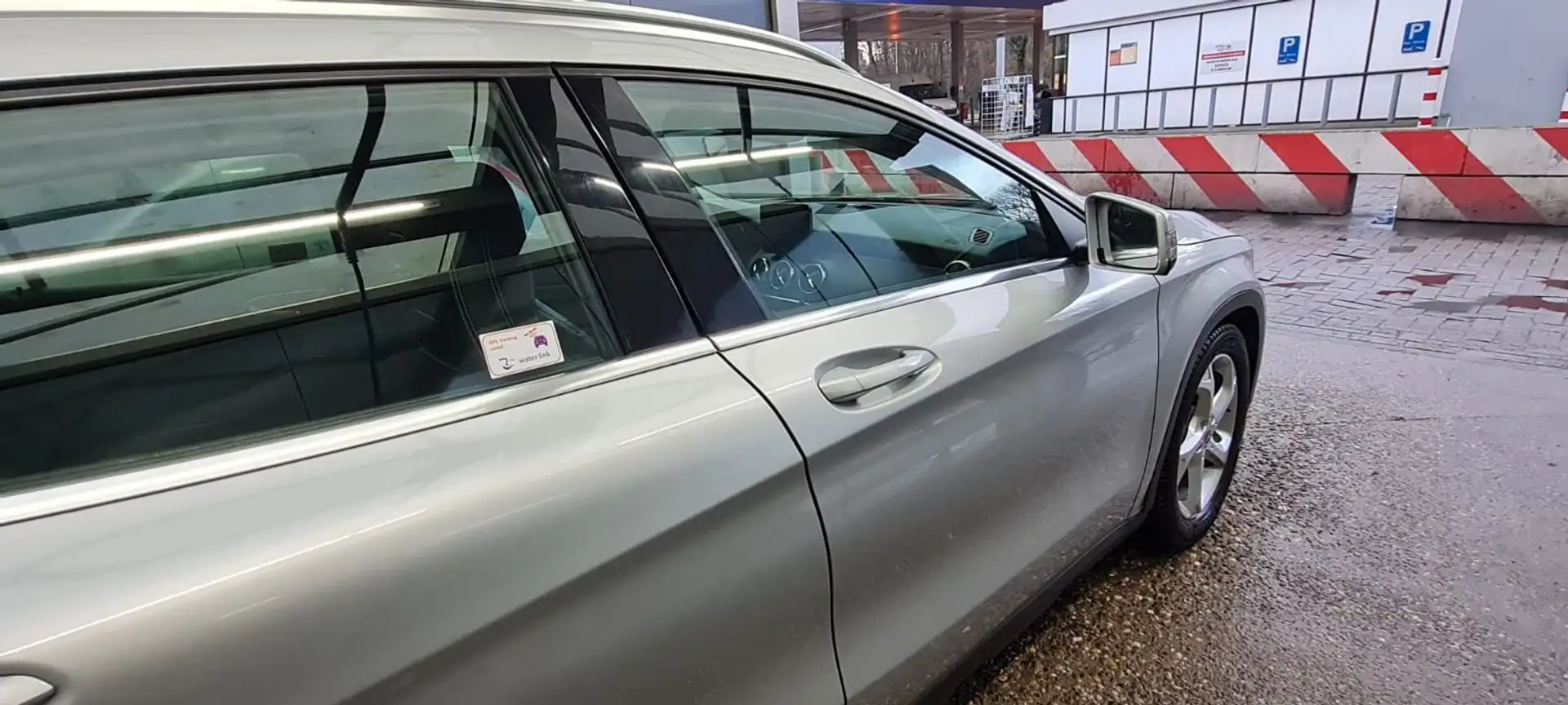 Mercedes-Benz GLA 180 GLA 180 7G-DCT Peak Edition Argent - 1