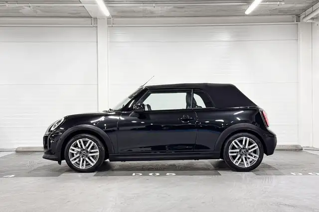 Mini Convertible view 3