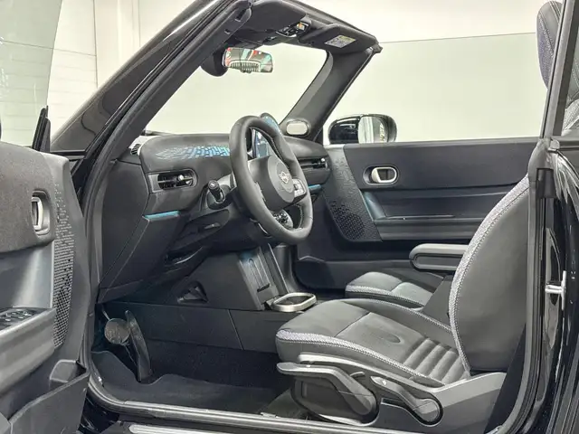 Mini Convertible view 14