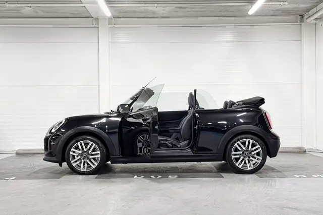 Mini Convertible view 5