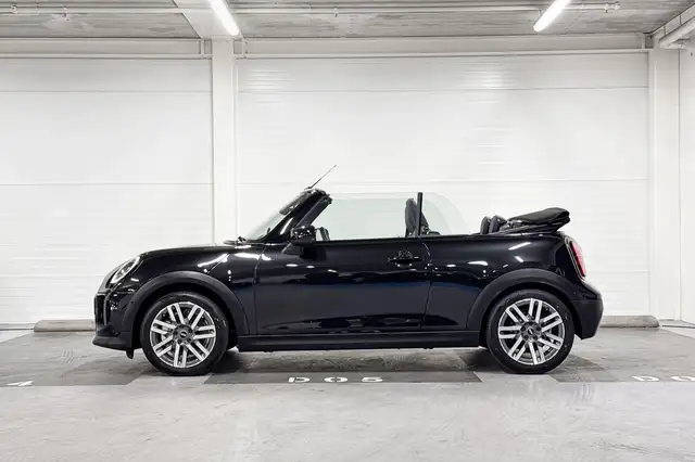 Mini Convertible view 6