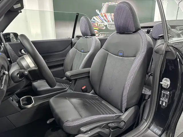 Mini Convertible view 15
