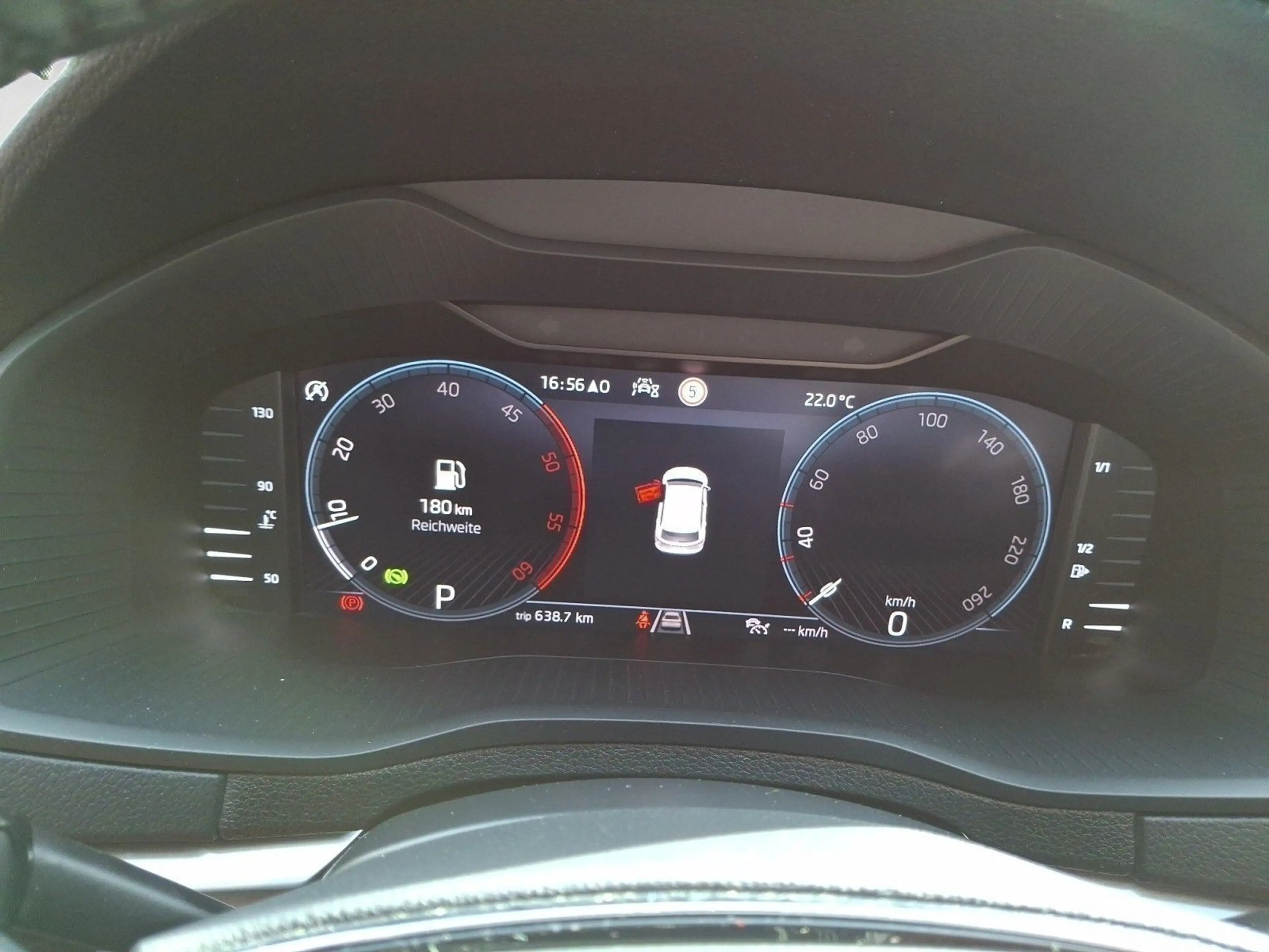 Skoda Karoq 2.0 TDI DSG Selection Tour AHK ACCTravelAs — photo 11