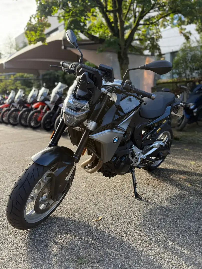 BMW F 900 R Schwarz - 2