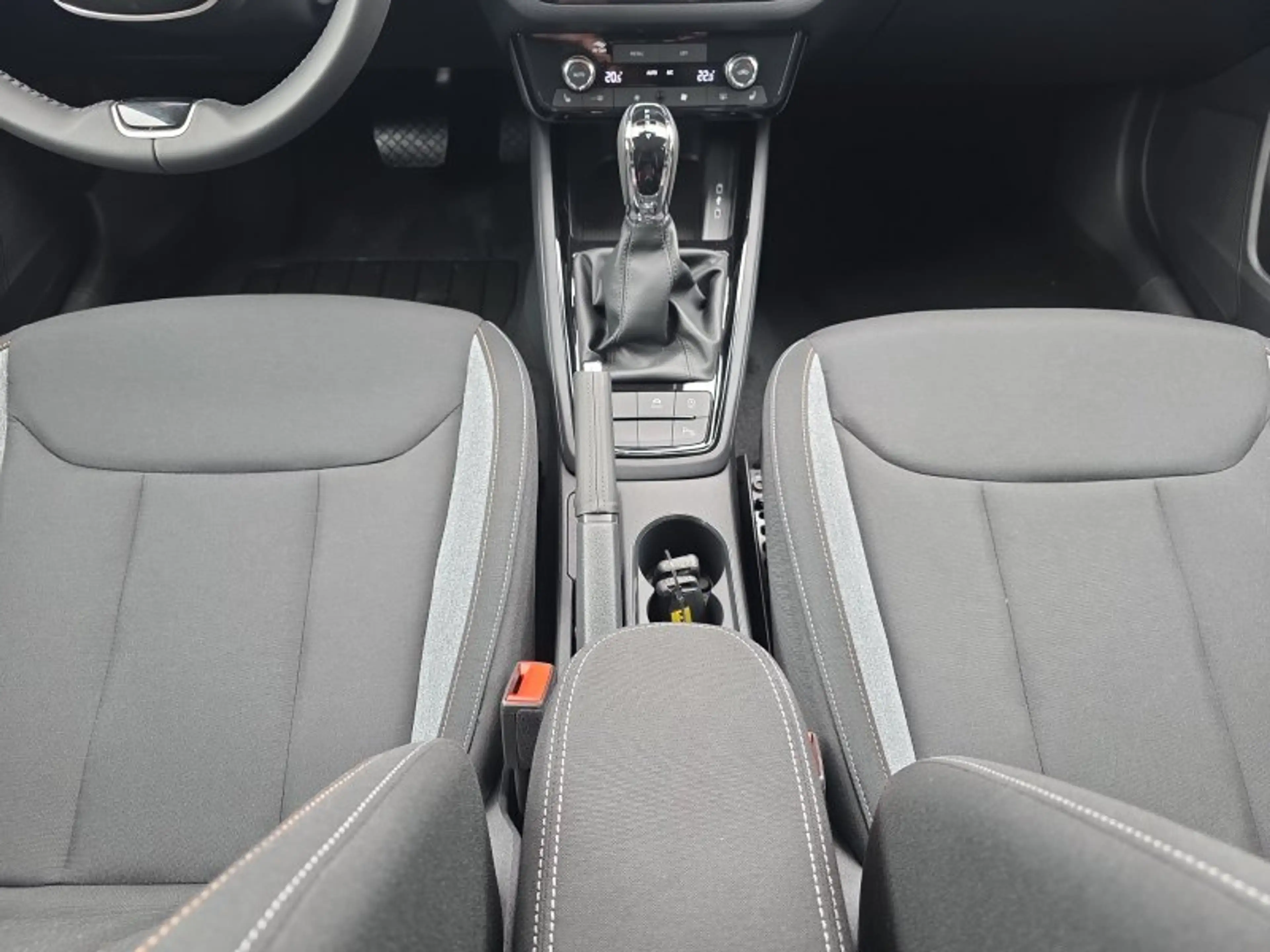 Skoda Kamiq Selection 1,5TSI DSG AHK/Kamera/LED/Kessy/Winterp. — photo 12
