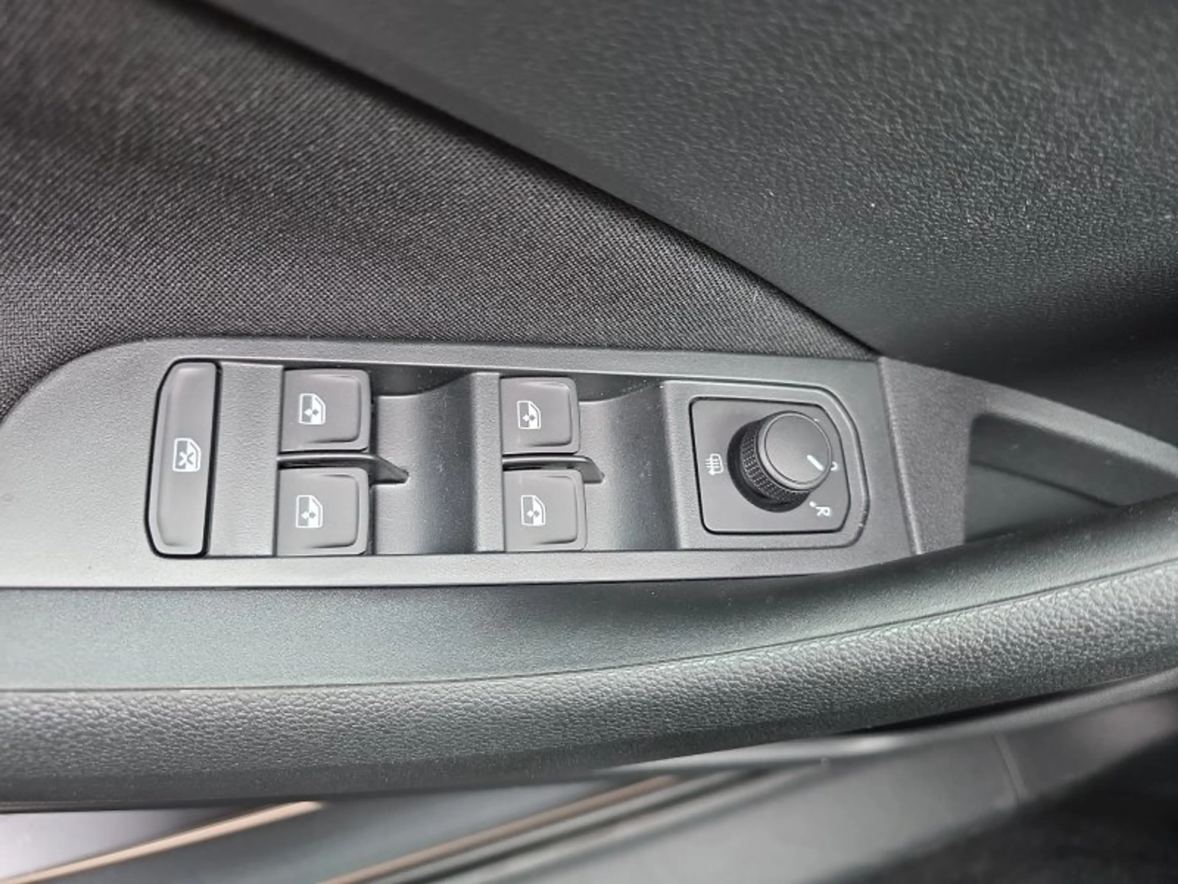 Skoda Kamiq Selection 1,5TSI DSG AHK/Kamera/LED/Kessy/Winterp. — photo 24