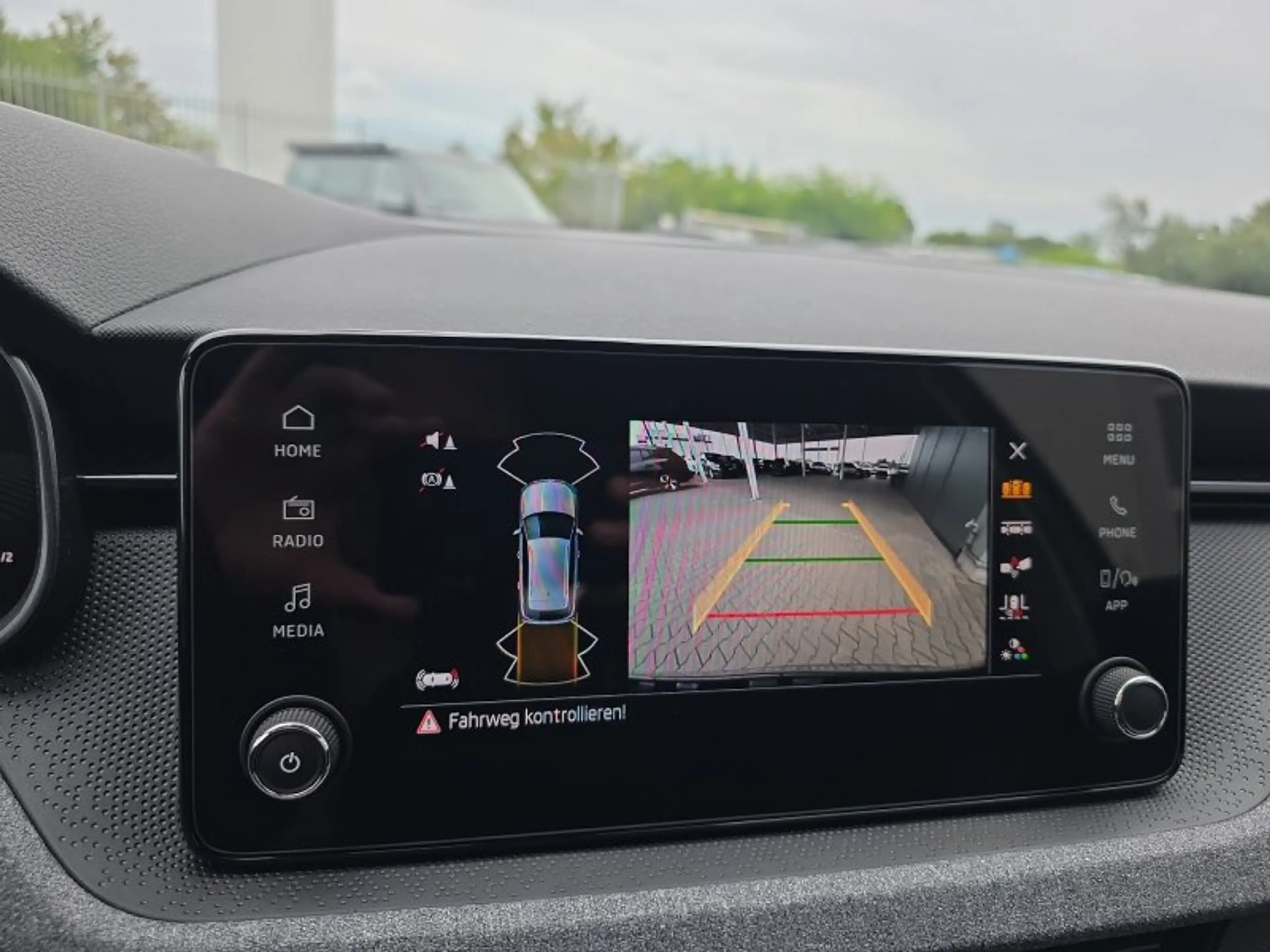 Skoda Kamiq Selection 1,5TSI DSG AHK/Kamera/LED/Kessy/Winterp. — photo 48