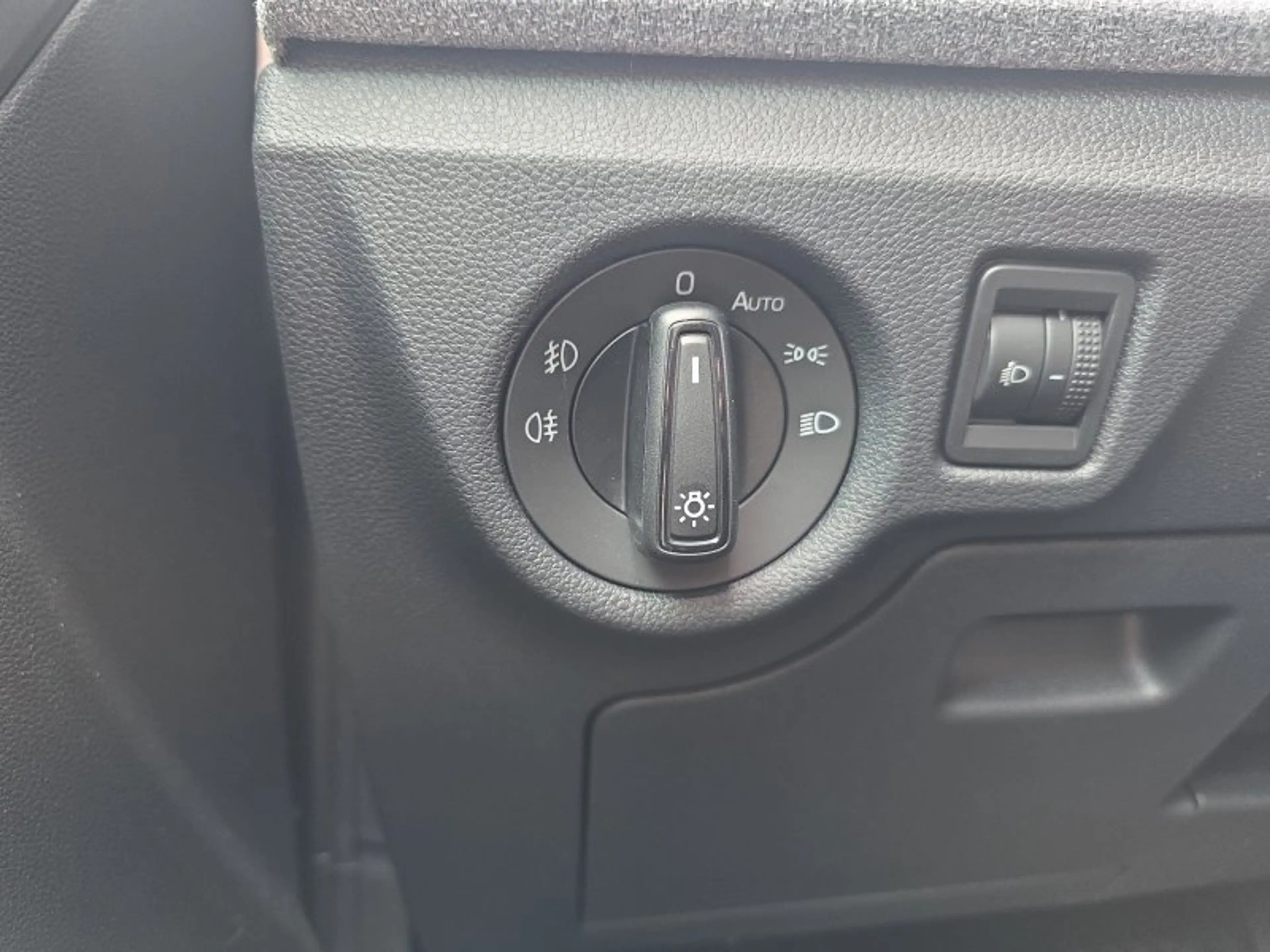 Skoda Kamiq Selection 1,5TSI DSG AHK/Kamera/LED/Kessy/Winterp. — photo 23