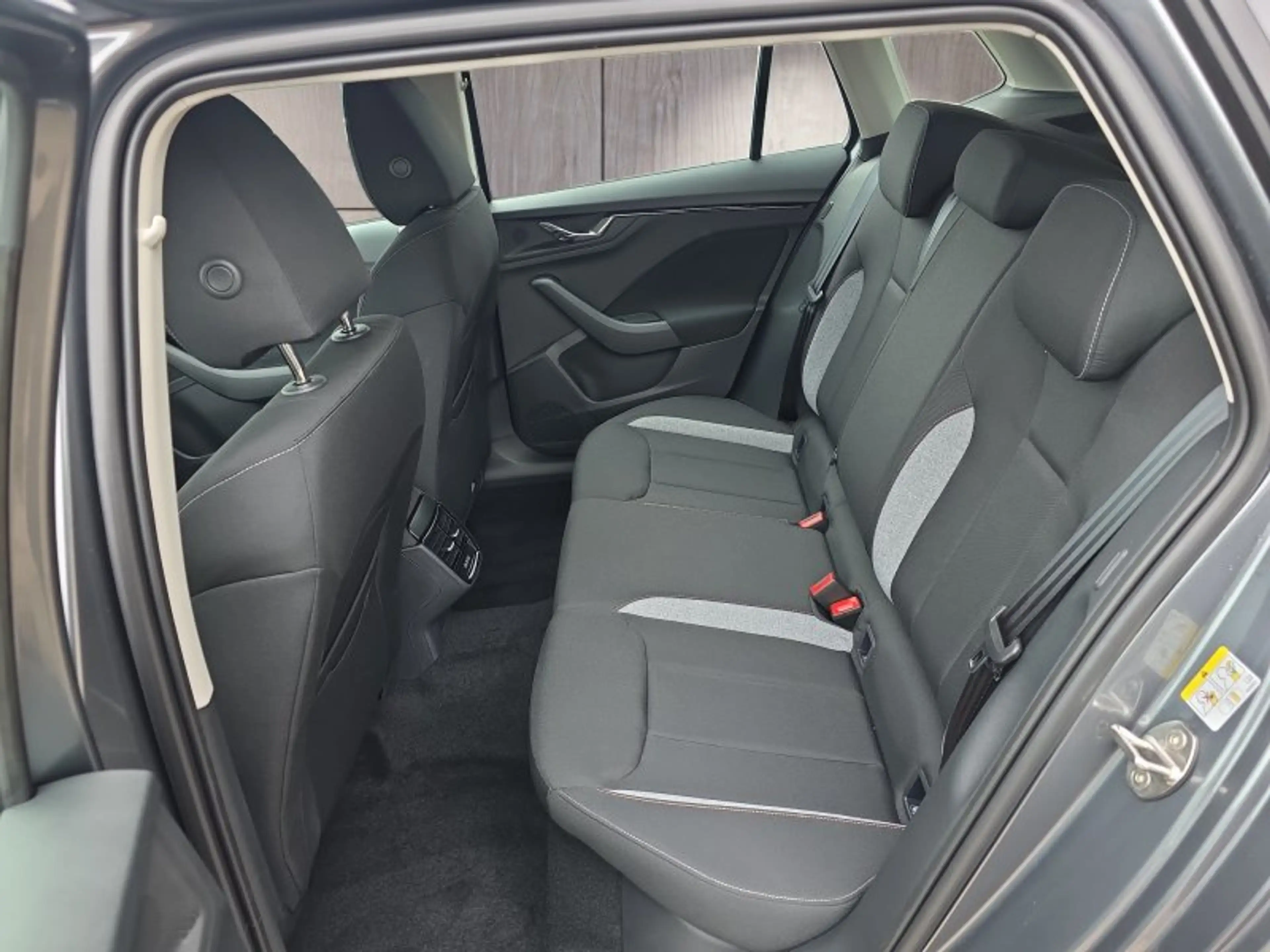 Skoda Kamiq Selection 1,5TSI DSG AHK/Kamera/LED/Kessy/Winterp. — photo 14