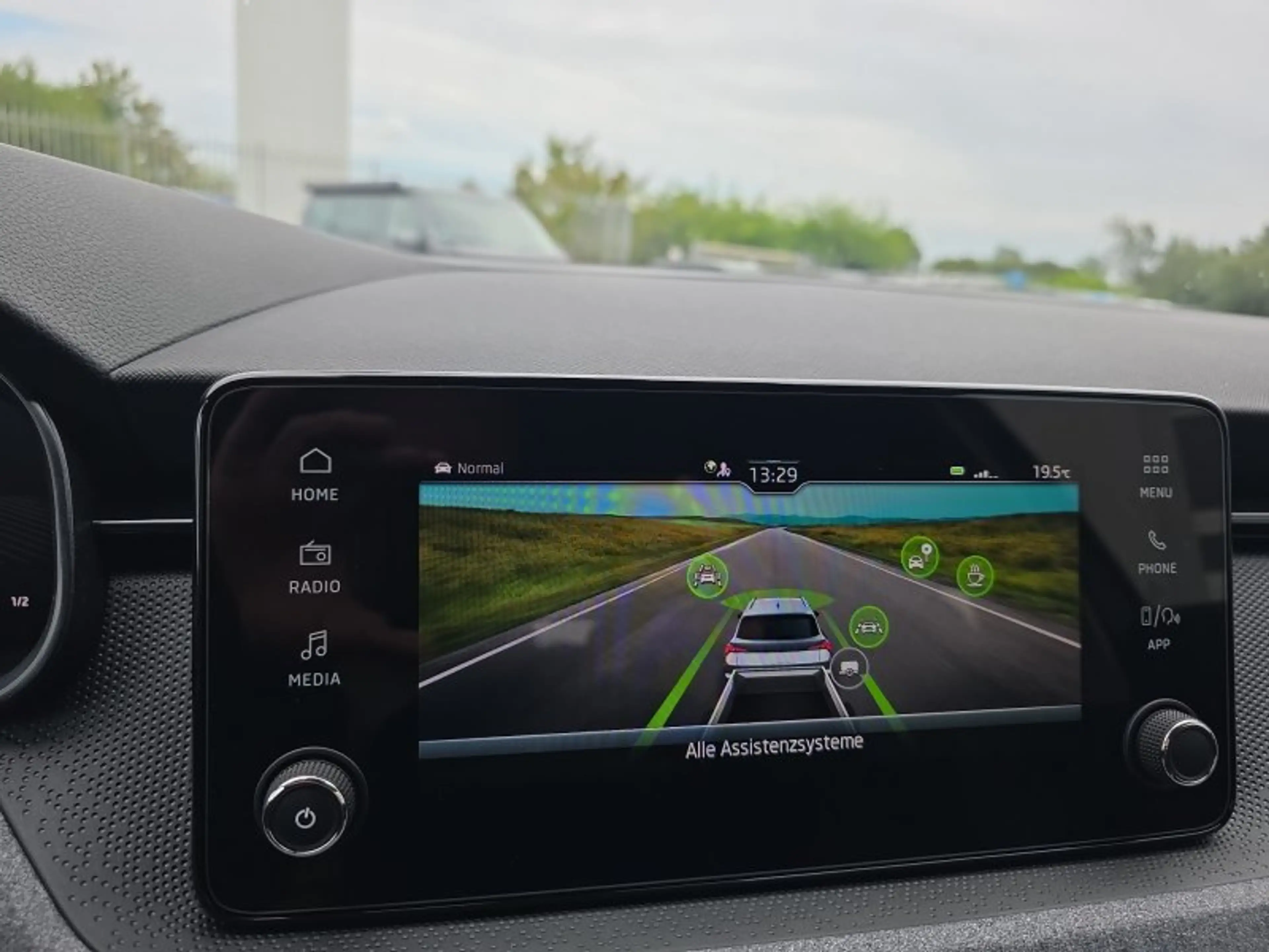 Skoda Kamiq Selection 1,5TSI DSG AHK/Kamera/LED/Kessy/Winterp. — photo 43