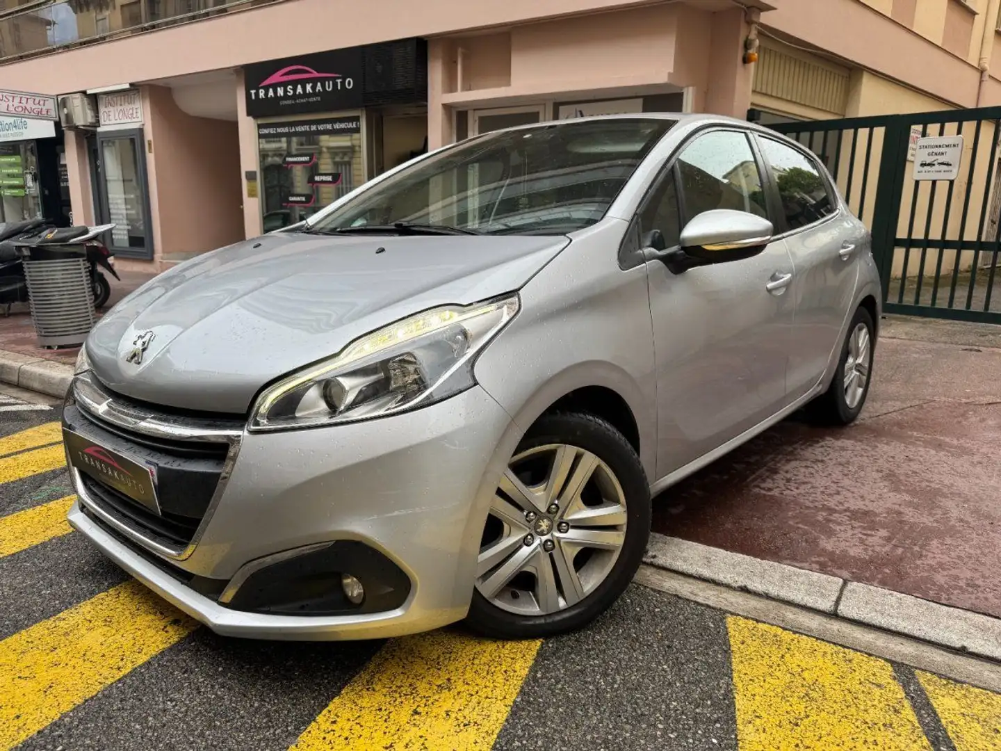 Peugeot 208 1.6l BlueHDi 75 CV BVM5 Active Gris - 1