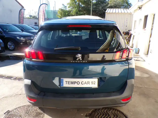 Peugeot 5008 view 4