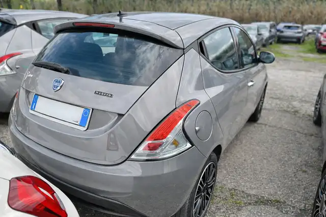 Lancia Ypsilon view 4