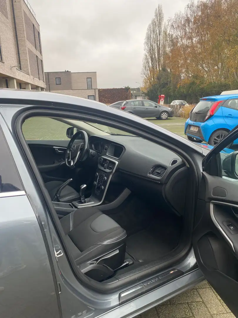 Volvo V40 V40 D3 Momentum Grijs - 2