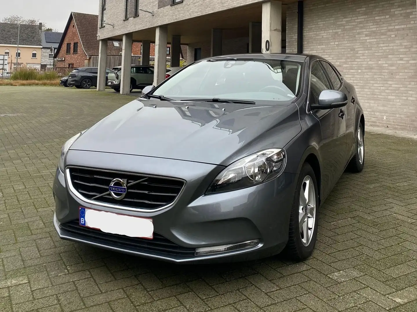 Volvo V40 V40 D3 Momentum Grijs - 1