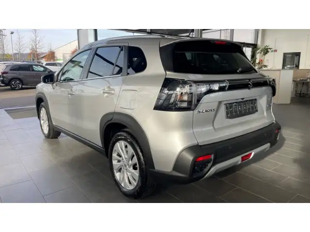 Suzuki SX4 S-Cross view 4