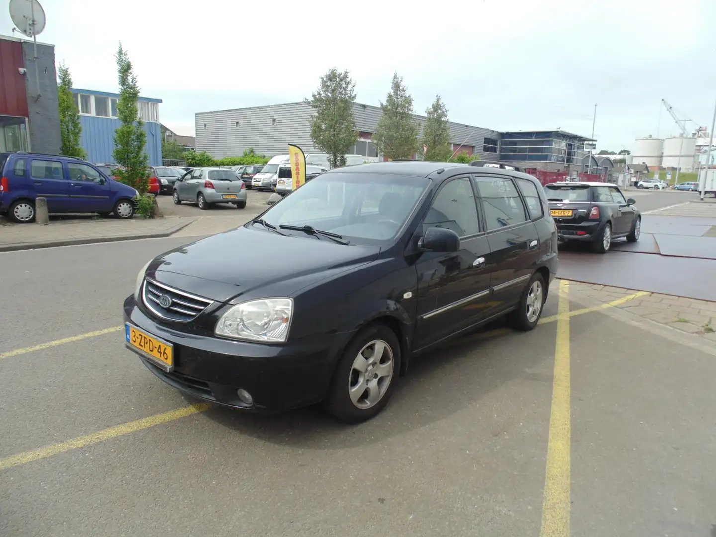 Kia Carens 2.0 CVVT EX AUTOMAAT MET AIRCO Negro - 1