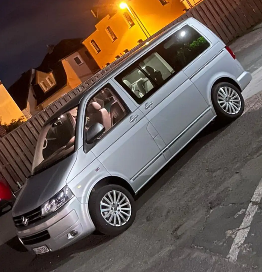 Volkswagen T5 Multivan Highline - 1