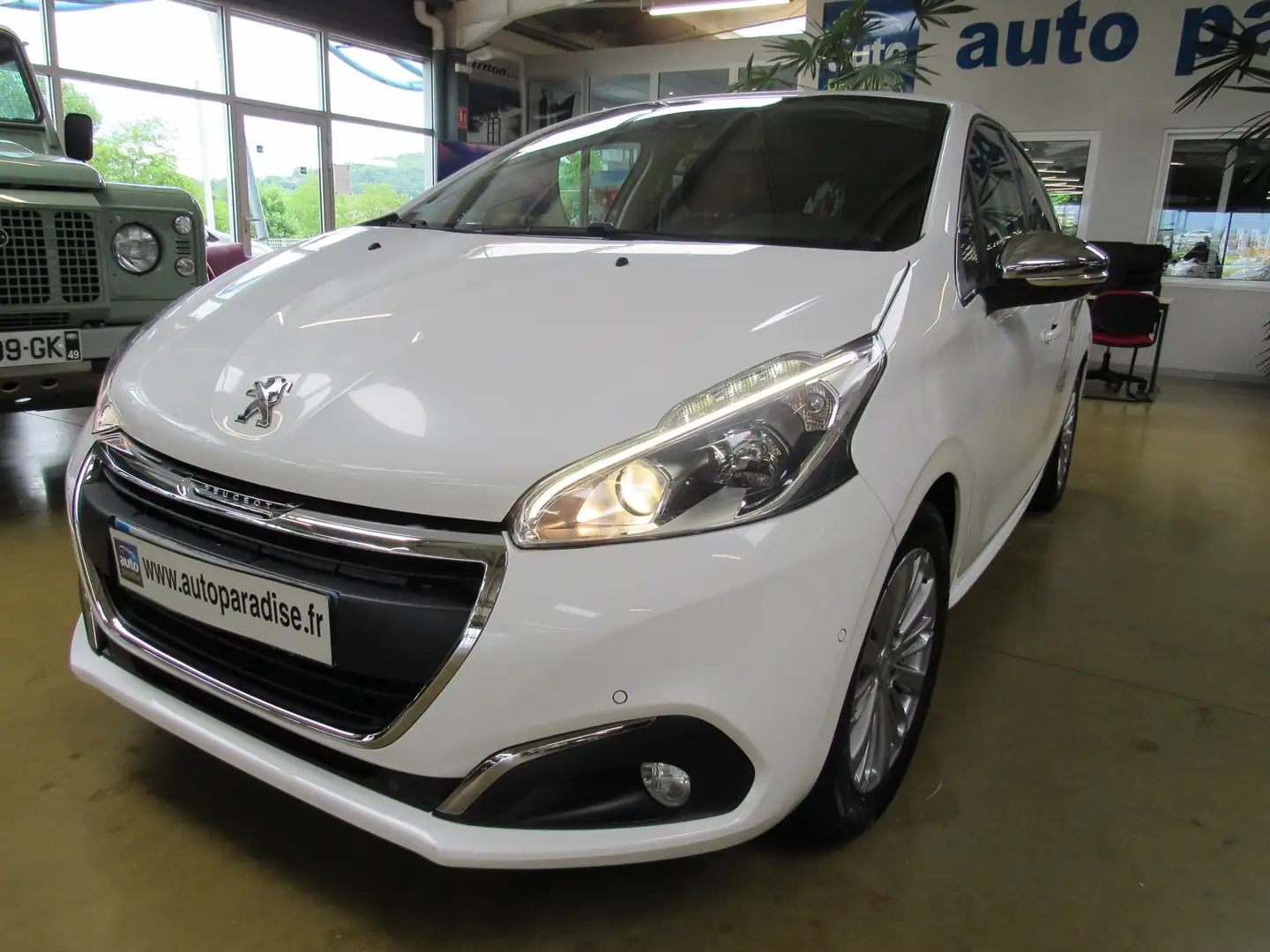 Peugeot 208 1.2 110 ALLURE EAT6 - 1