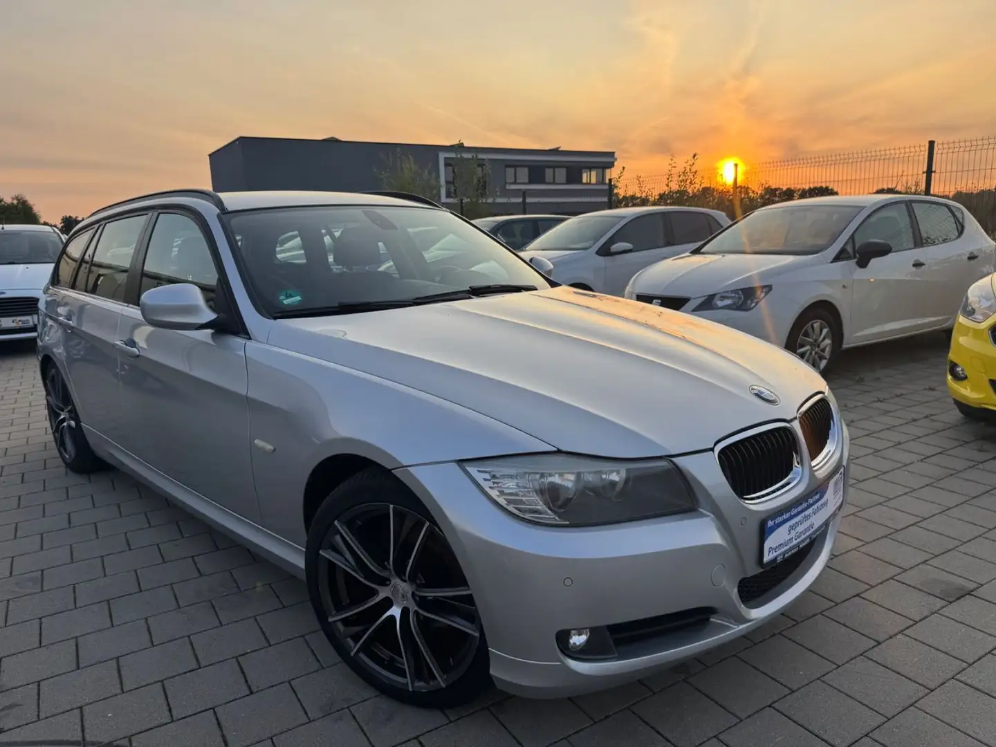 BMW 318 Baureihe 3 Touring 318d Silber - 1