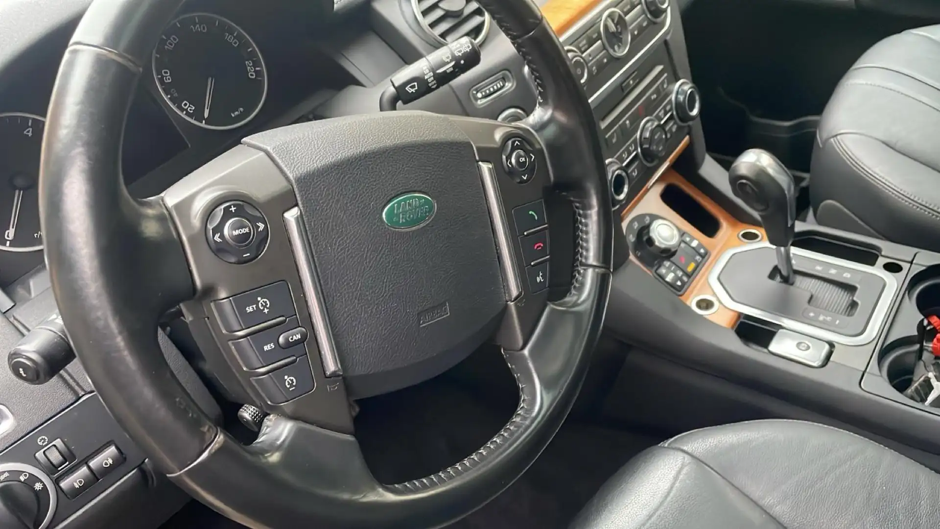 Land Rover Discovery HSE SDV6 Grau - 2