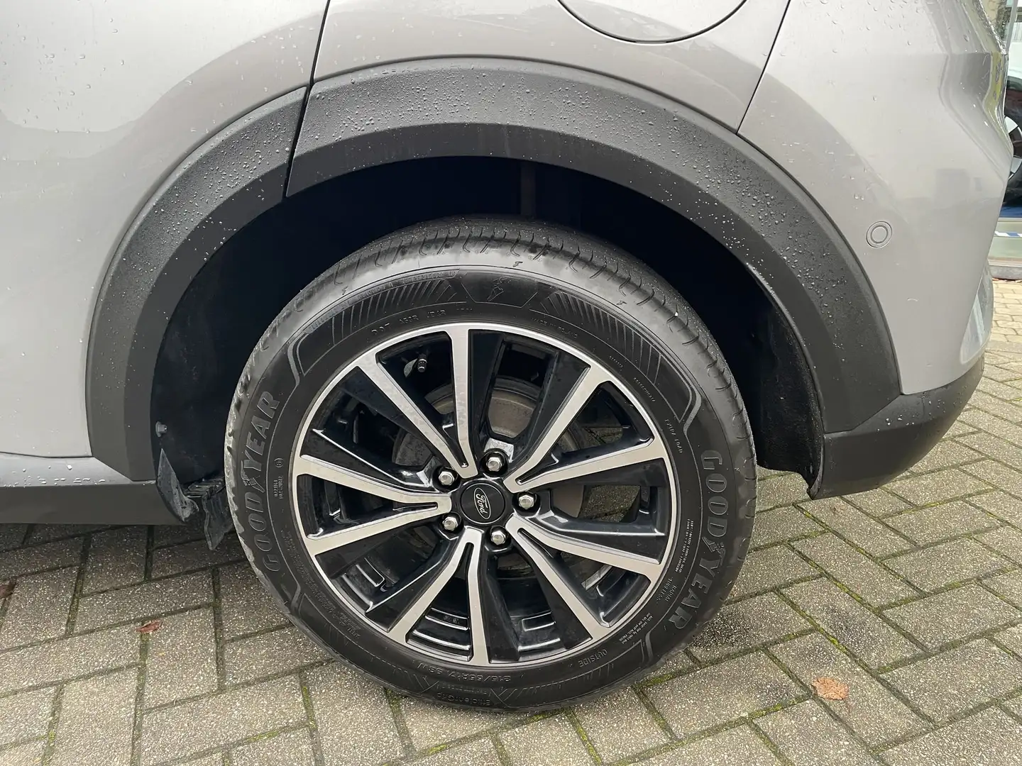 Ford Puma Titanium 1.0i EcoBoost mHEV 125ps / 92kW M6 *5610 Gris - 2