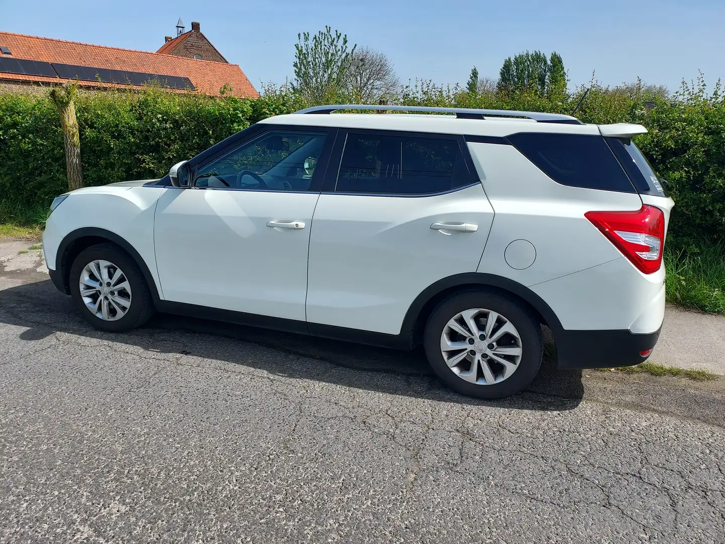 SsangYong XLV XLV e-XGi 160 2WD Crystal Wit - 1