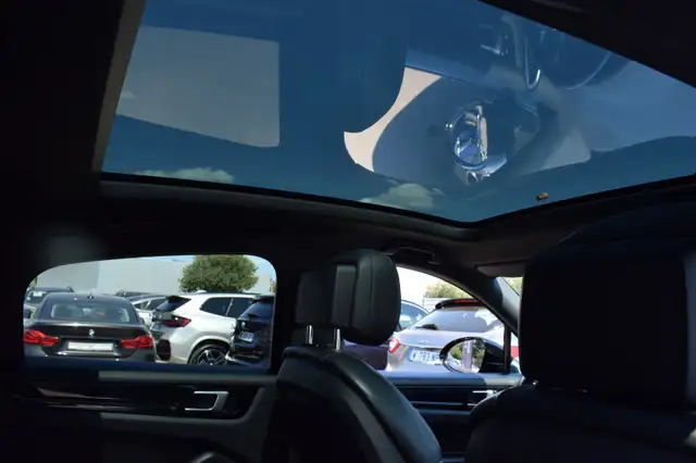Porsche Cayenne view 15