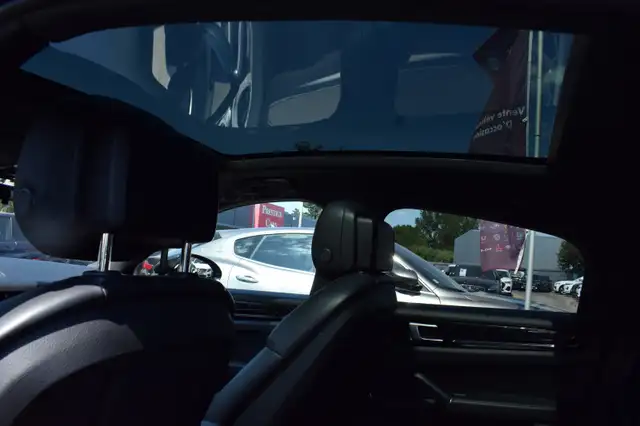 Porsche Cayenne view 9