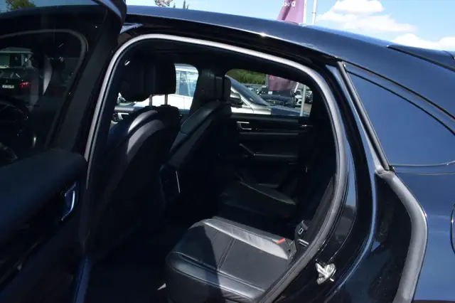 Porsche Cayenne view 8