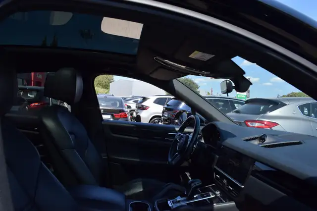 Porsche Cayenne view 12