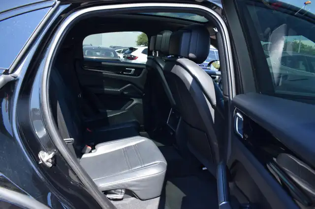 Porsche Cayenne view 14