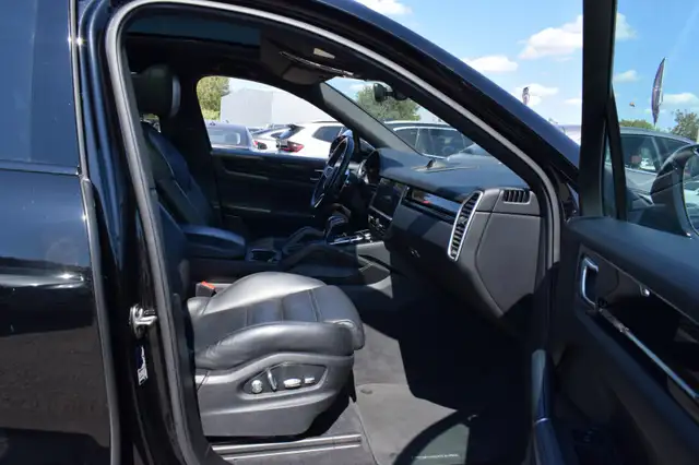 Porsche Cayenne view 13
