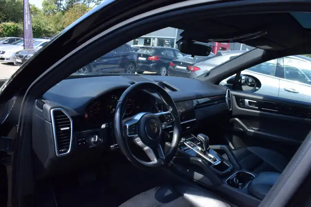 Porsche Cayenne view 6