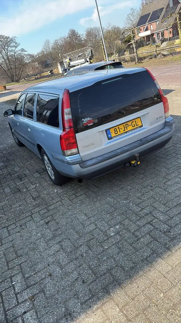 Volvo V70 2.4 D5 Grtr. Comf. L Grijs - 2